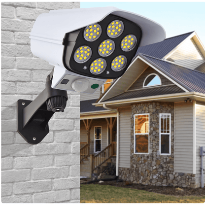 Nomedo Solar Camera-Lamp gemonteerd bij een woning overdag